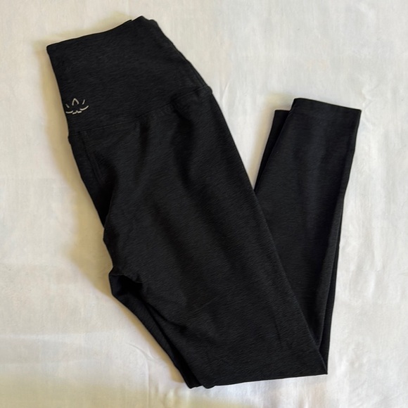 Beyond Yoga Black/Charcoal Leggings - Picture 4 of 5